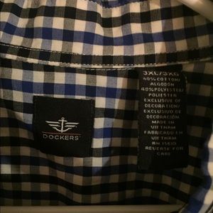 Men’s Dockers long sleeve dress shirt.